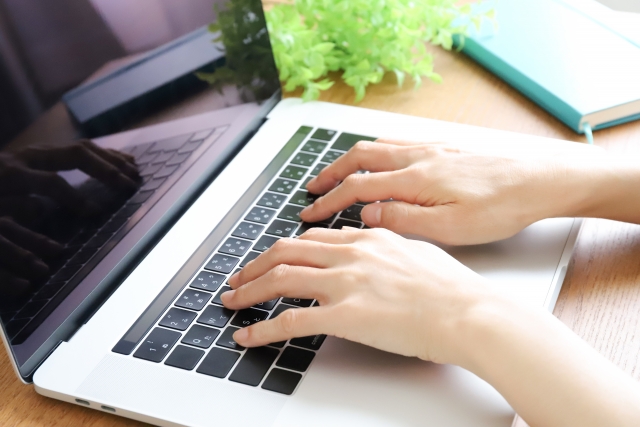 エンジニアになるには独学とスクールどちらが良いか